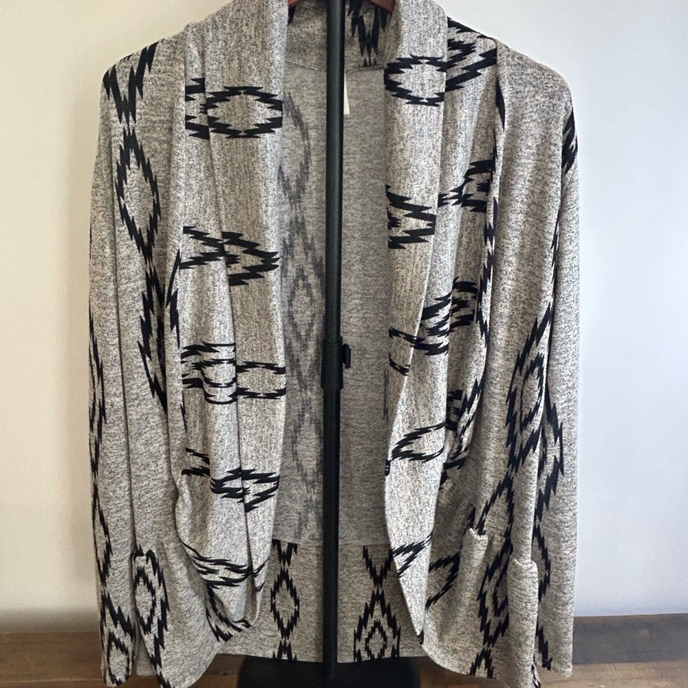 Pink blush Patterned Open Front Cardigan - Gray & Black - Draped Fit